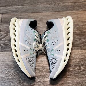 On Running Women's Sneakers - Light Gray size 8.5 (j140)